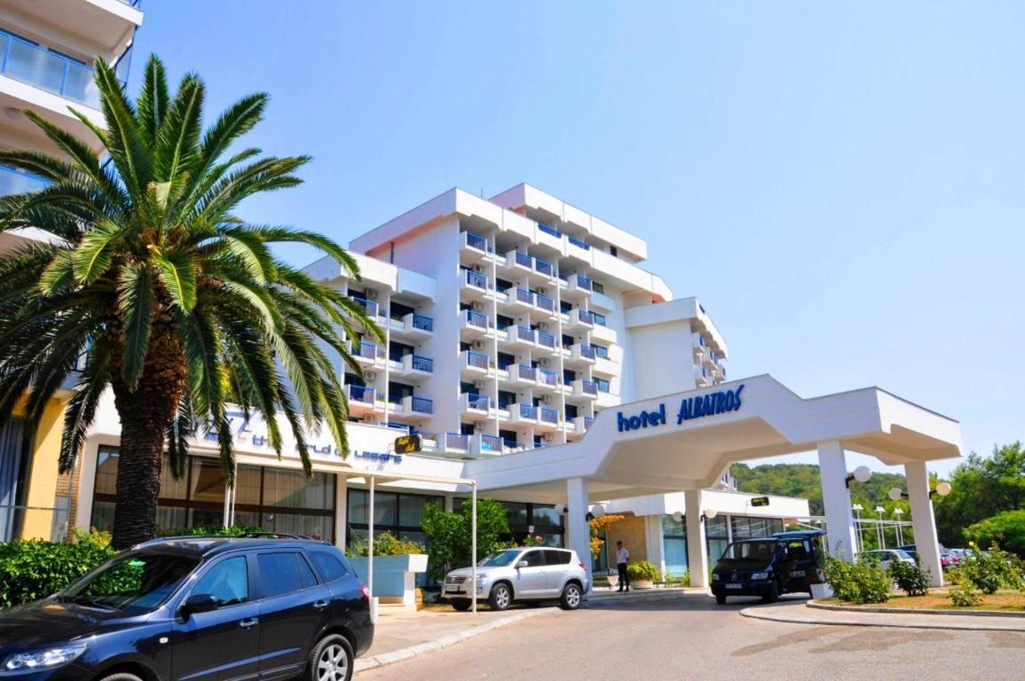 Corpus B - Hotel Albatros อุลซิน ภายนอก รูปภาพ
