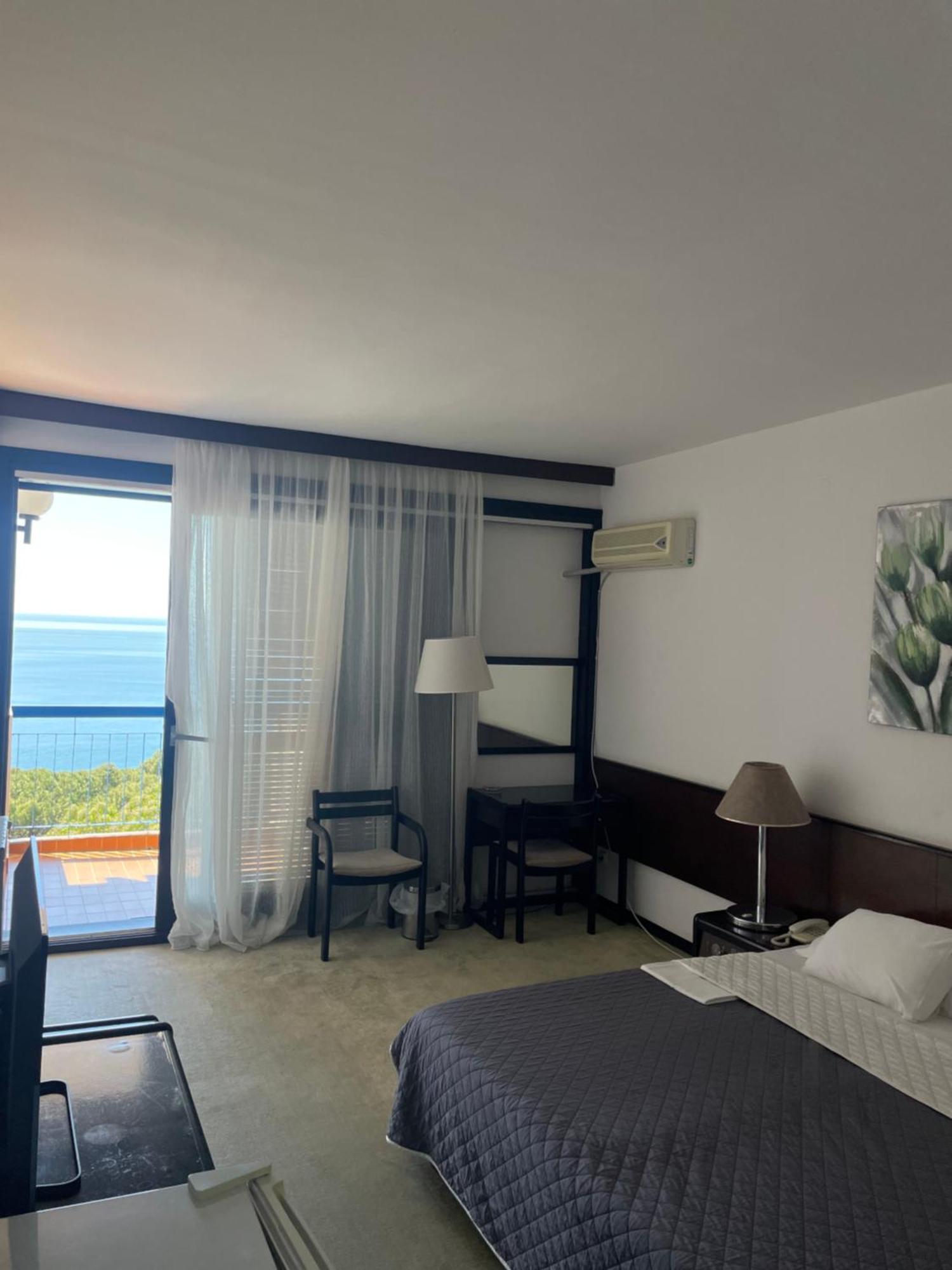 Corpus B - Hotel Albatros อุลซิน ภายนอก รูปภาพ