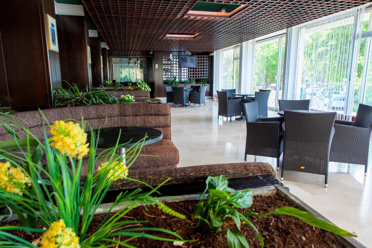 Corpus B - Hotel Albatros อุลซิน ภายนอก รูปภาพ